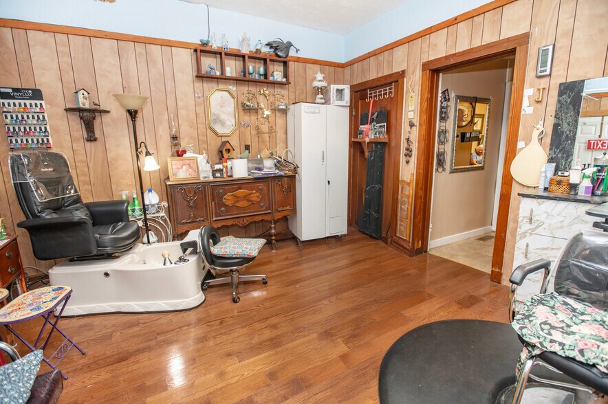 More Photos Of 400 Main St, Clinton Freestanding For Sale