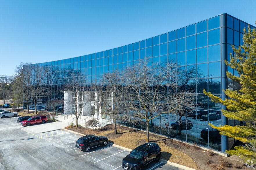 More Photos Of 650 E Algonquin Rd, Schaumburg Office For Lease