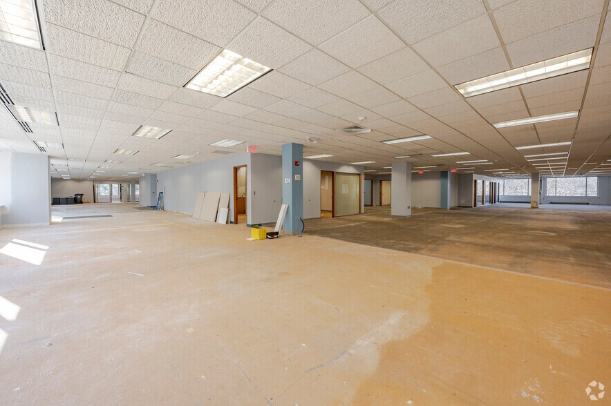 More Photos Of 22 Waterville Rd, Avon Medical For Sale