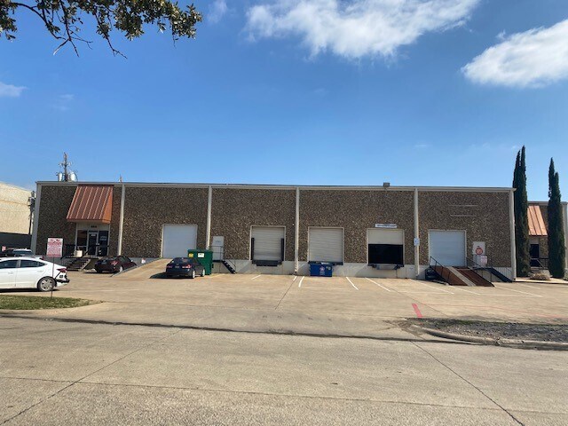 More Photos Of 4101-4103 Lindbergh Dr, Addison Warehouse For Lease