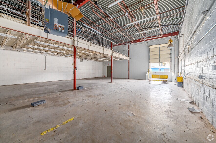 More Photos Of 630 Maryland Ave, Charleston Warehouse For Lease