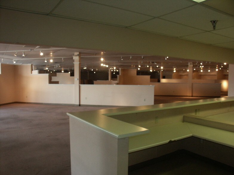 More Photos Of 3515-3559 W Northern Ave, Phoenix General Retail For Lease