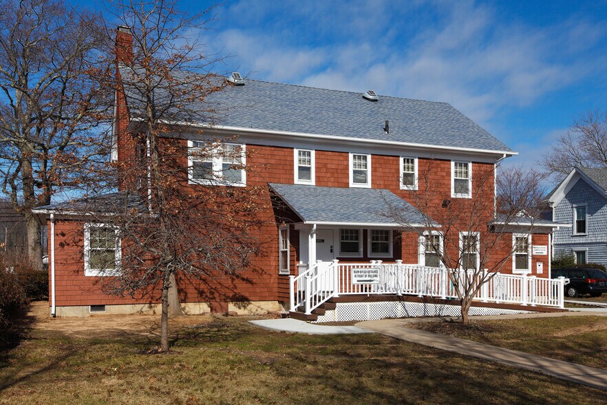 More Photos Of 21 E 2nd St, Riverhead Medical For Lease