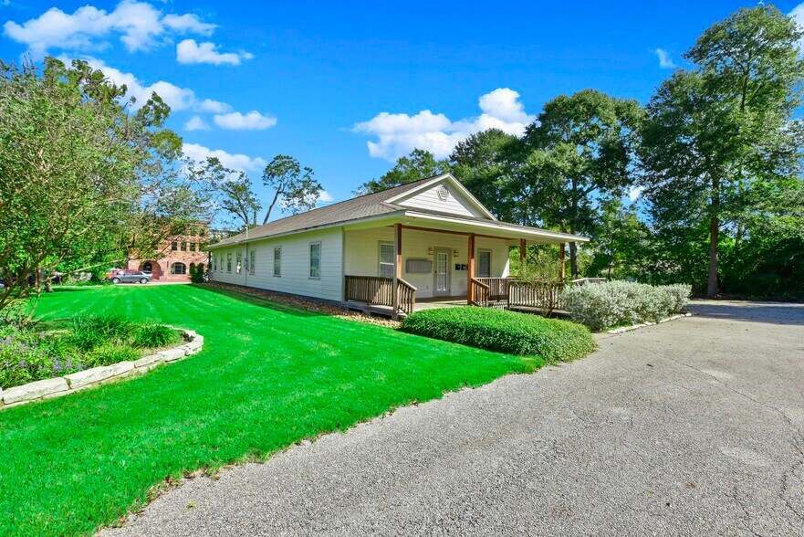 More Photos Of 21325 Eva St, Montgomery Office For Lease