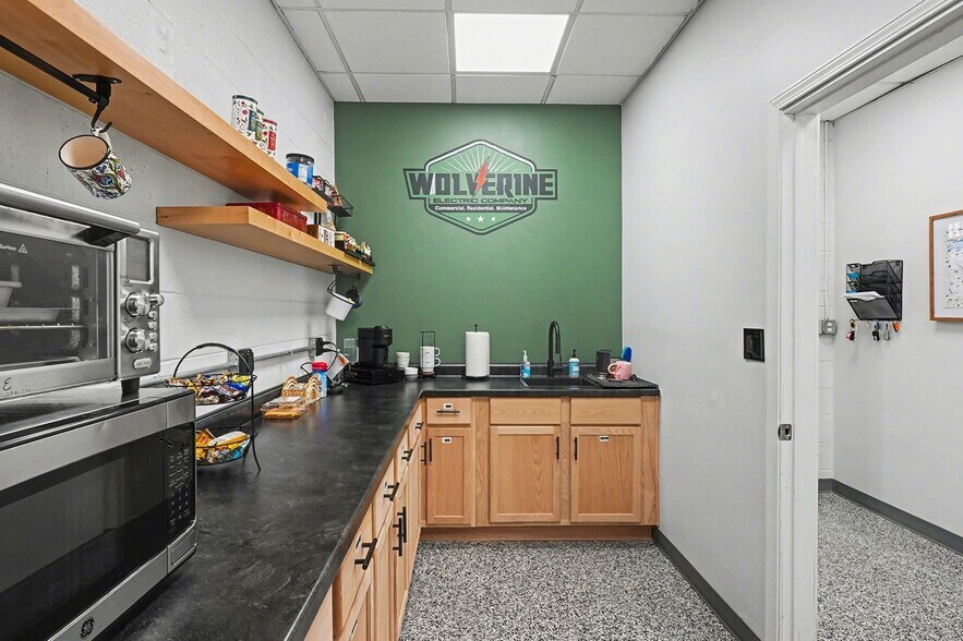 More Photos Of 5650 Jamestown Rd, Shelby Township Warehouse For Sale