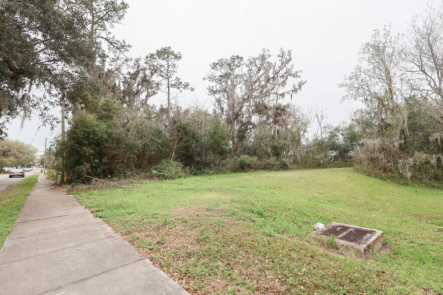 More Photos Of 5810-5840 SE Abshier Blvd, Belleview Storefront For Sale