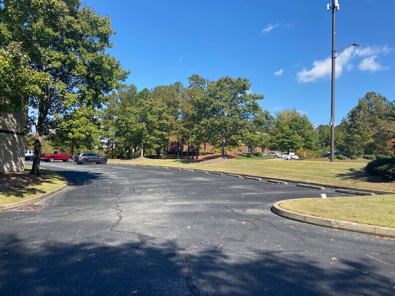 More Photos Of 509 Mineral Trace, Birmingham Light Distribution For Lease