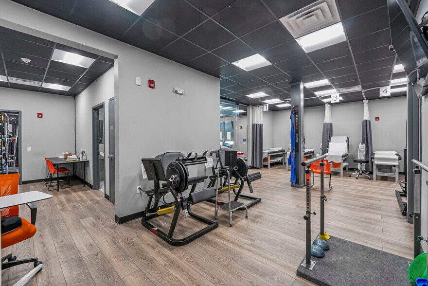 More Photos Of 530-540 Bergen Blvd, Ridgefield Office For Sale