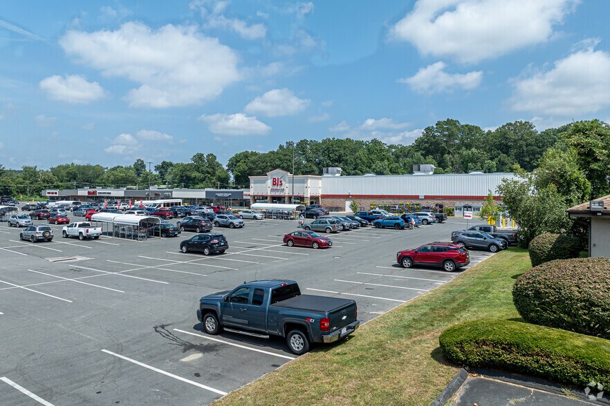 More Photos Of 1589-1601 Main St, Willimantic General Retail For Lease