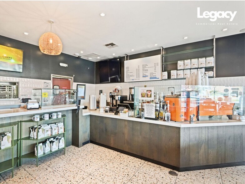 More Photos Of 321-323 Main St, El Segundo Storefront For Lease