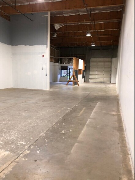 More Photos Of 302-376 NE 219th Ave, Gresham Light Manufacturing For Lease