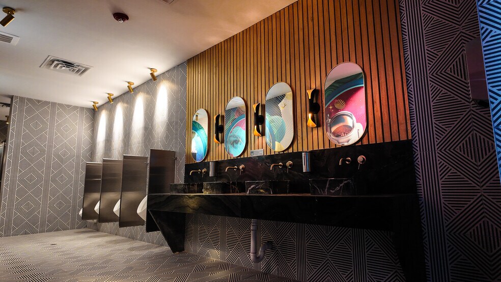 More Photos Of 595 North Ave NW, Atlanta Light Distribution For Lease