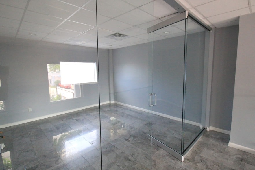 More Photos Of 5827 Star Ln, Houston Warehouse For Sale