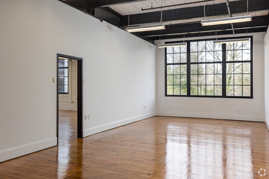 More Photos Of 1513 E Cleveland Ave, East Point Unknown For Sale