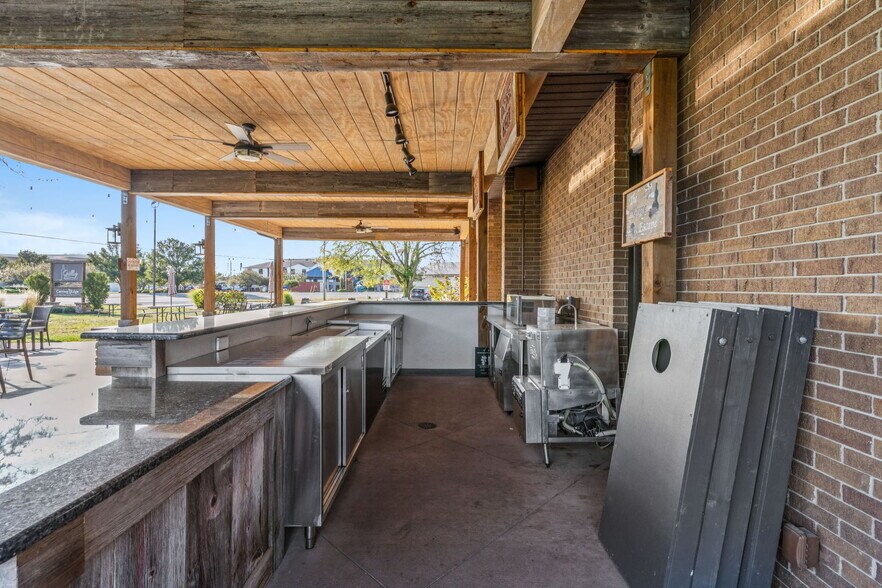 More Photos Of 1720 North Ridge Rd, Findlay General Retail For Sale