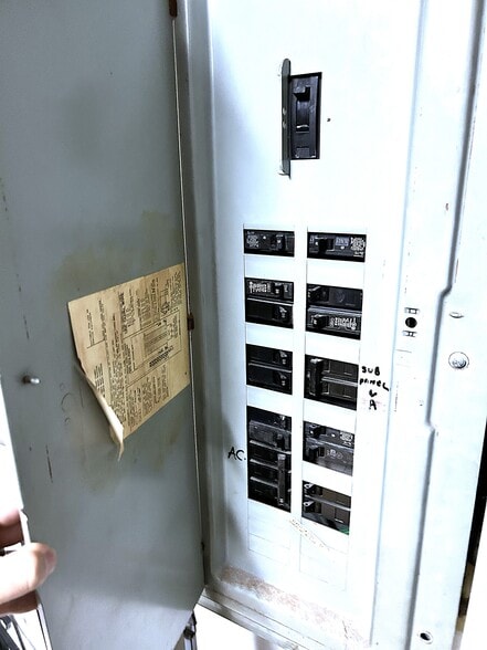 More Photos Of 3620 W Division St, Chicago Storefront For Sale