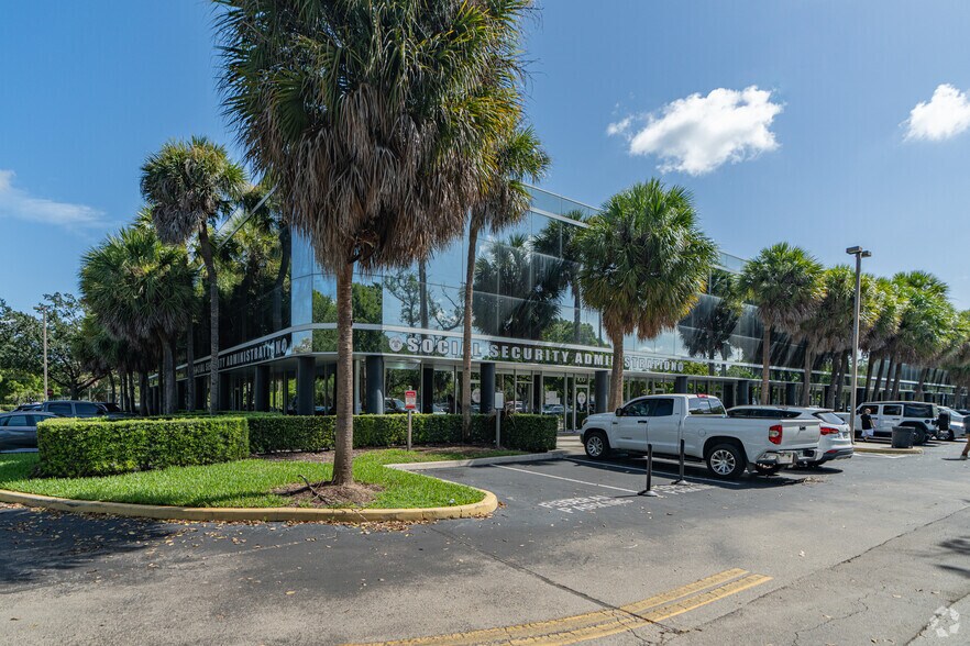 More Photos Of 3201 W Commercial Blvd, Fort Lauderdale Office For Lease