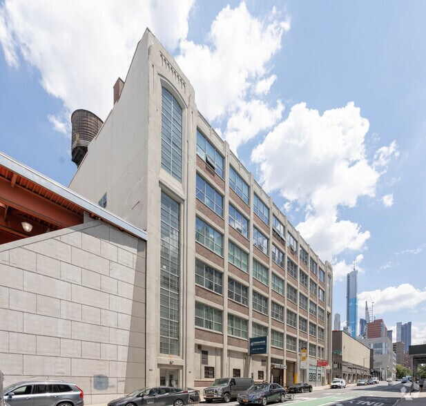 More Photos Of 625 W 55th St, New York Warehouse For Lease