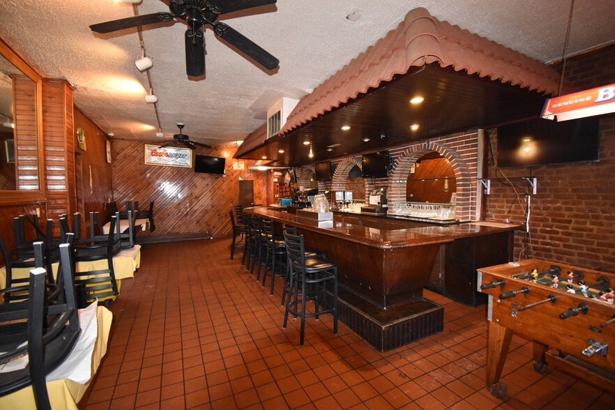 More Photos Of 2132 Jericho Tpke, Garden City Park General Retail For Lease