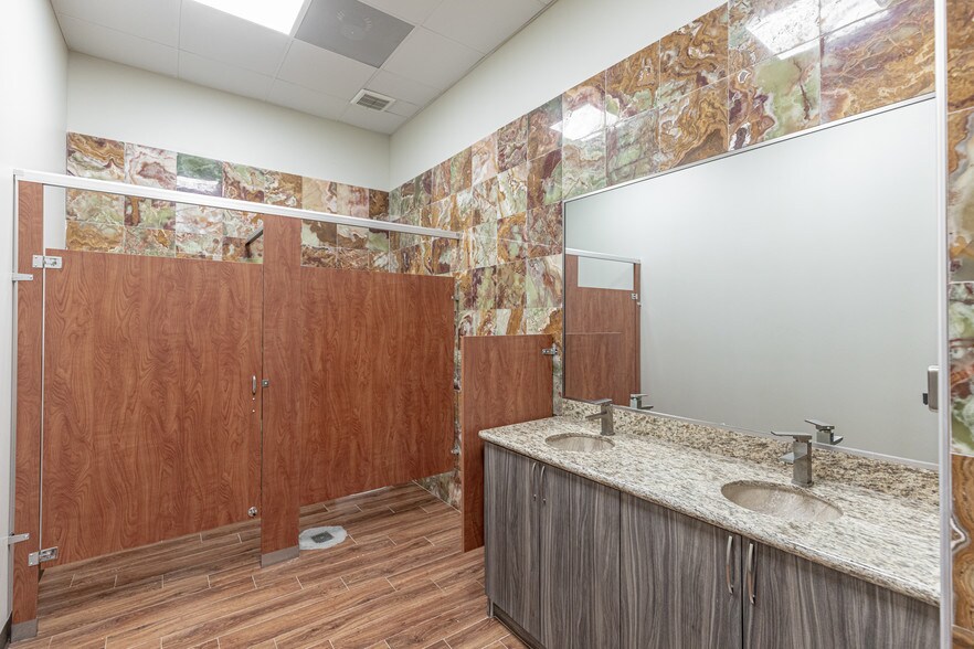 More Photos Of 16422 Stuebner Airline Rd, Spring Medical For Lease