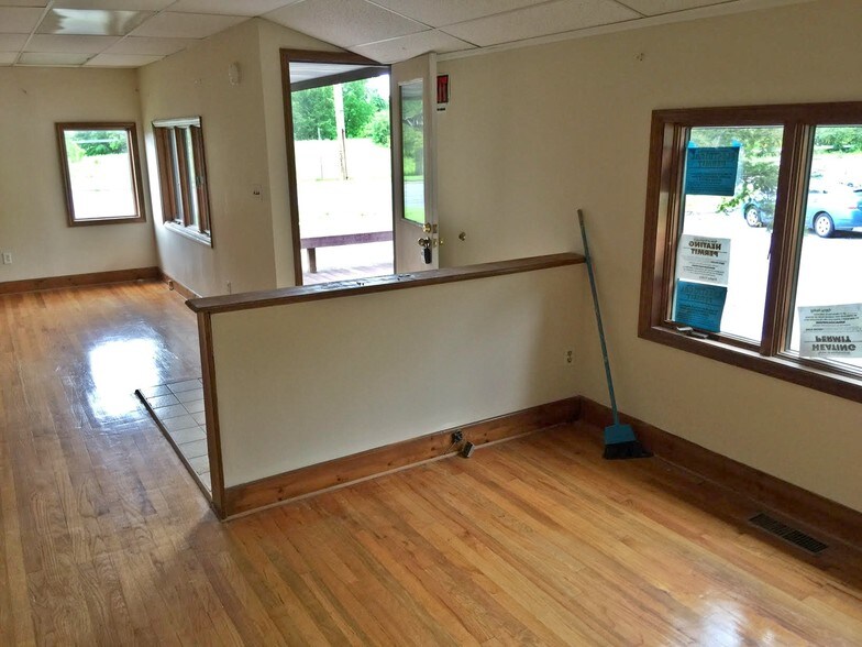 More Photos Of 8 Ibm Rd, Poughkeepsie Office For Sale