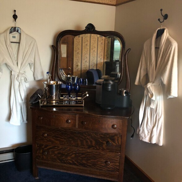 More Photos Of 2536 Hansen Ln, Altoona Hospitality For Sale