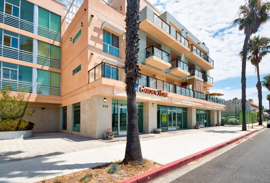 More Photos Of 1598 Long Beach Blvd, Long Beach Storefront Retail Office For Sale