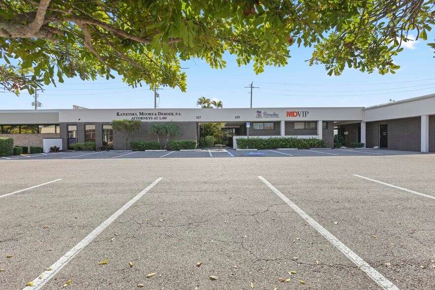 More Photos Of 227-233 Nokomis Ave, Venice Office For Sale