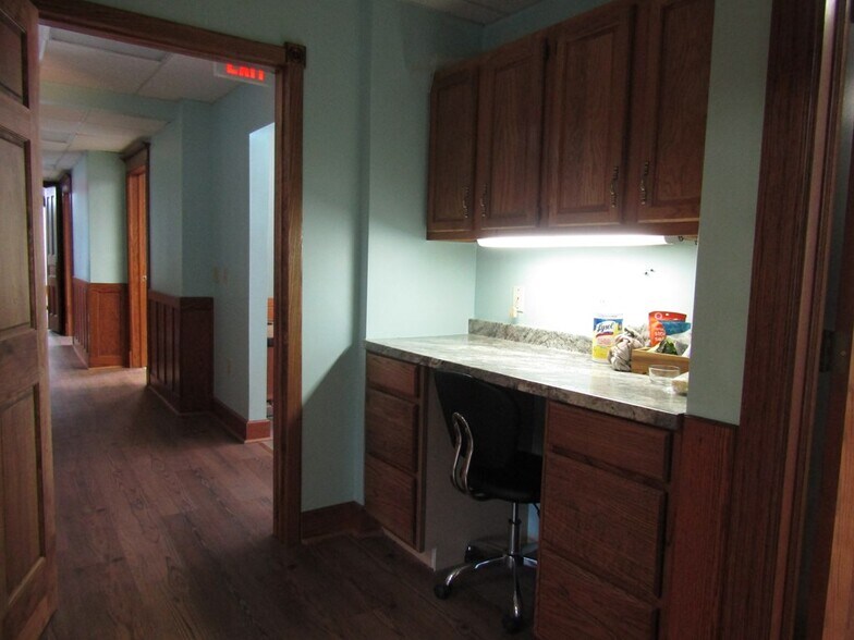 More Photos Of 30 Taylor St, Troy Freestanding For Sale