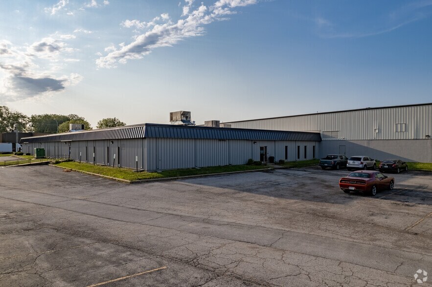 More Photos Of 1650-1690 N Topping Ave, Kansas City Warehouse For Lease