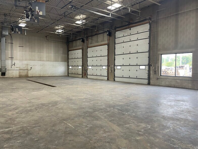 More Photos Of 6805 20th Ave S, Centerville Manufacturing For Lease