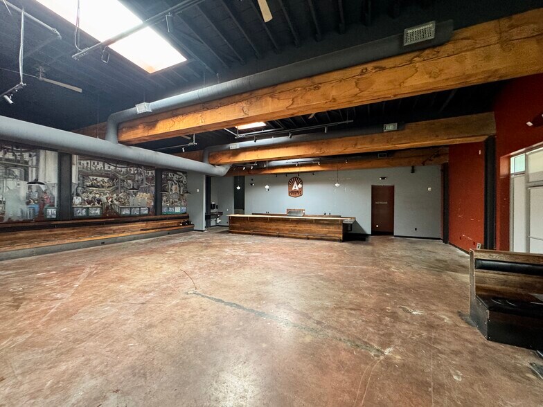 More Photos Of 6112 SE Foster Rd, Portland Freestanding For Sale