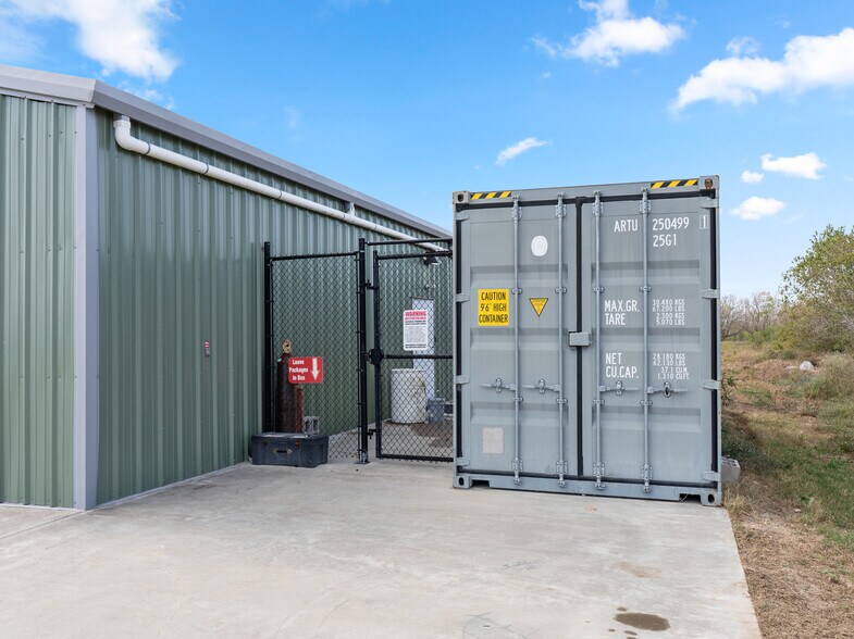 More Photos Of 16640 Highway 36, Needville Industrial For Lease