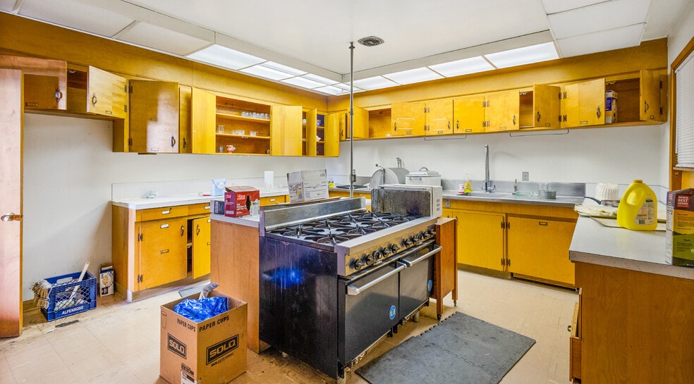 More Photos Of 820 Jefferson St NE, Salem Religious Facility For Sale