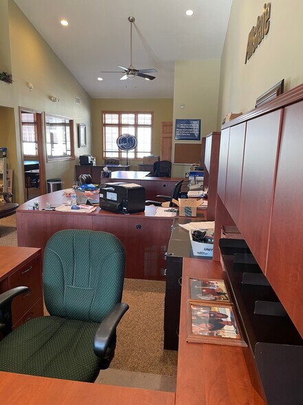 More Photos Of 302 Fox Glen Ct, Barrington Medical For Lease