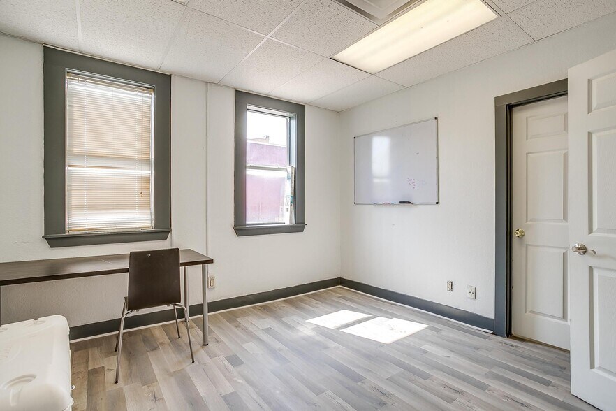 More Photos Of 1434 N Main St, Fort Worth Storefront Retail Office For Lease