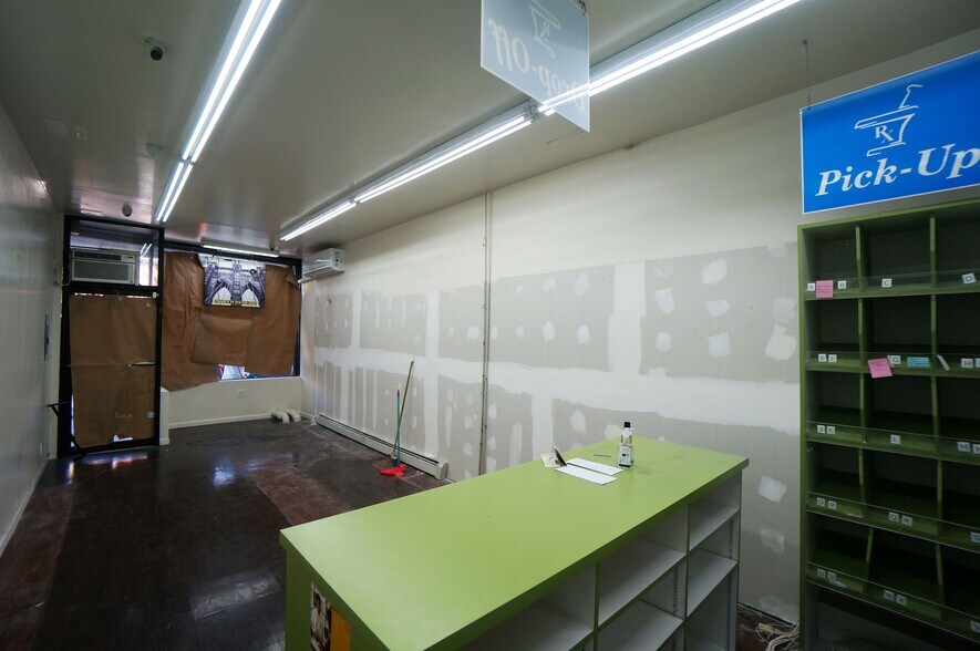 More Photos Of 40-18 Junction Blvd, Flushing Storefront Retail Residential For Lease