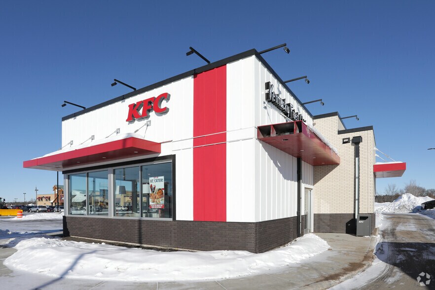 Primary Photo Of 5496 Saint Croix Trl, North Branch Fast Food For Sale
