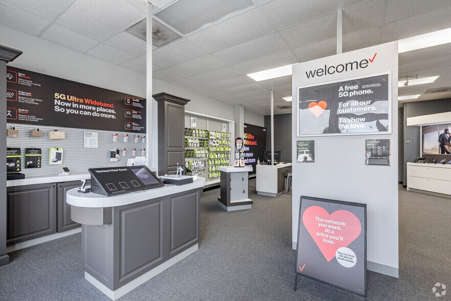 More Photos Of 3870-3998 Bremen Crossing, Bremen General Retail For Lease