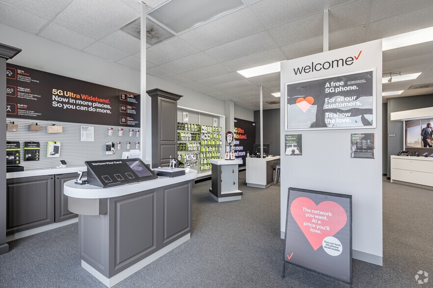 More Photos Of 3878-3990 Bremen Crossing, Bremen Unknown For Lease