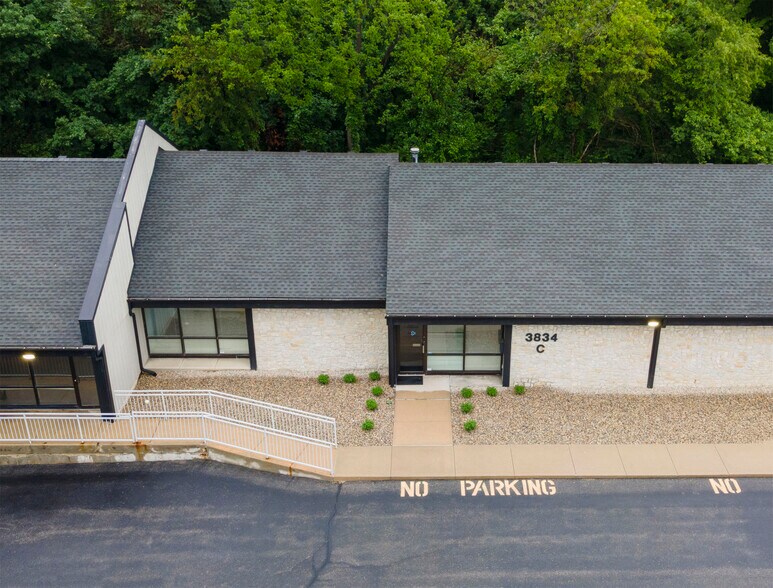 More Photos Of 3834 S Emerson Ave, Indianapolis Office For Lease