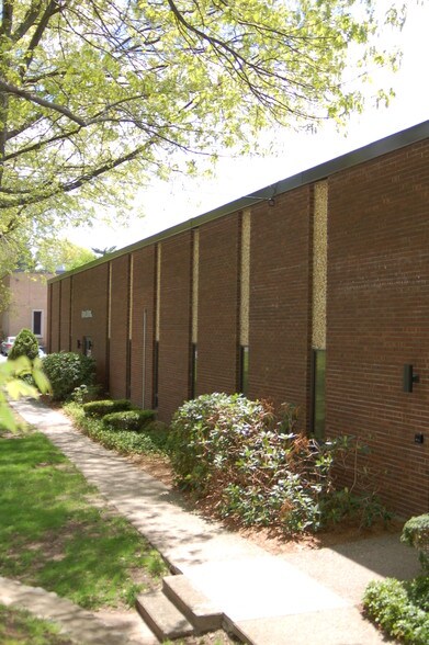 More Photos Of 92-98 South St, Hopkinton Flex For Lease