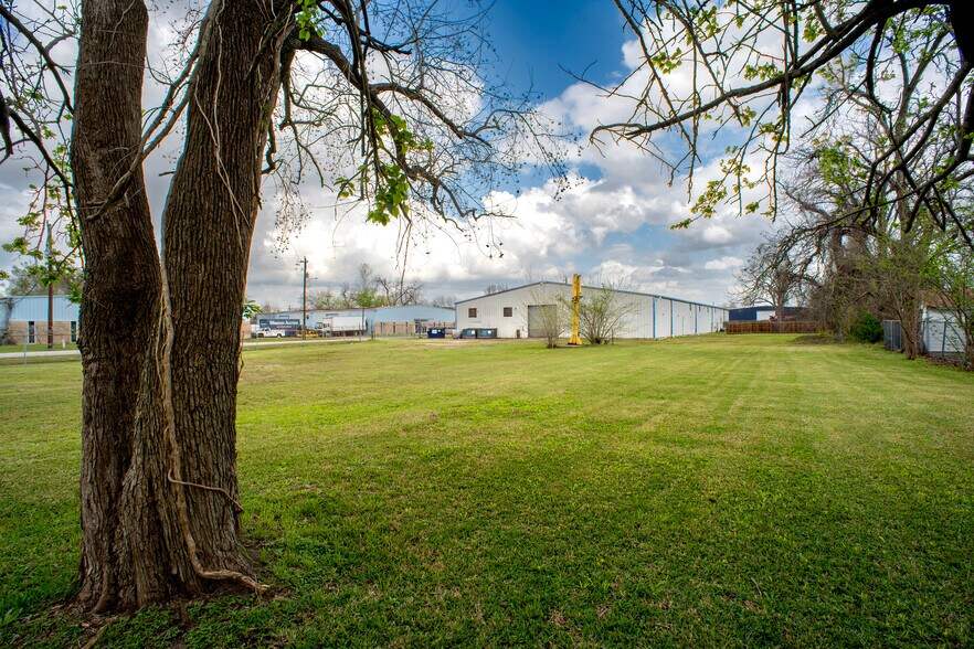 More Photos Of 910 Brenda St, Houston Warehouse For Sale