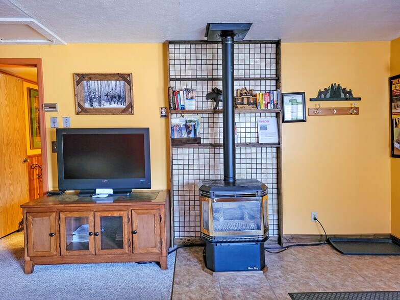 More Photos Of 225 N Geyser St, West Yellowstone Hotel For Sale