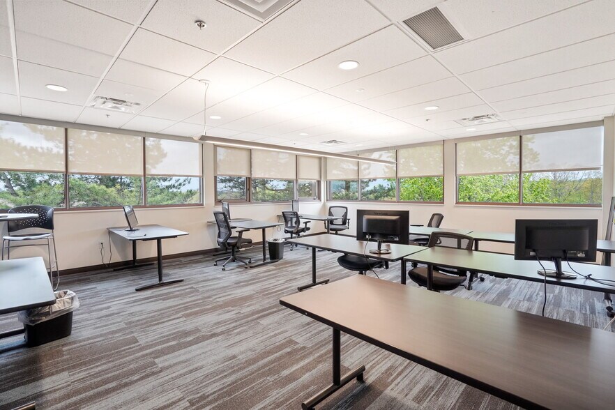 More Photos Of 350 W Wilson Bridge Rd, Worthington Medical For Lease