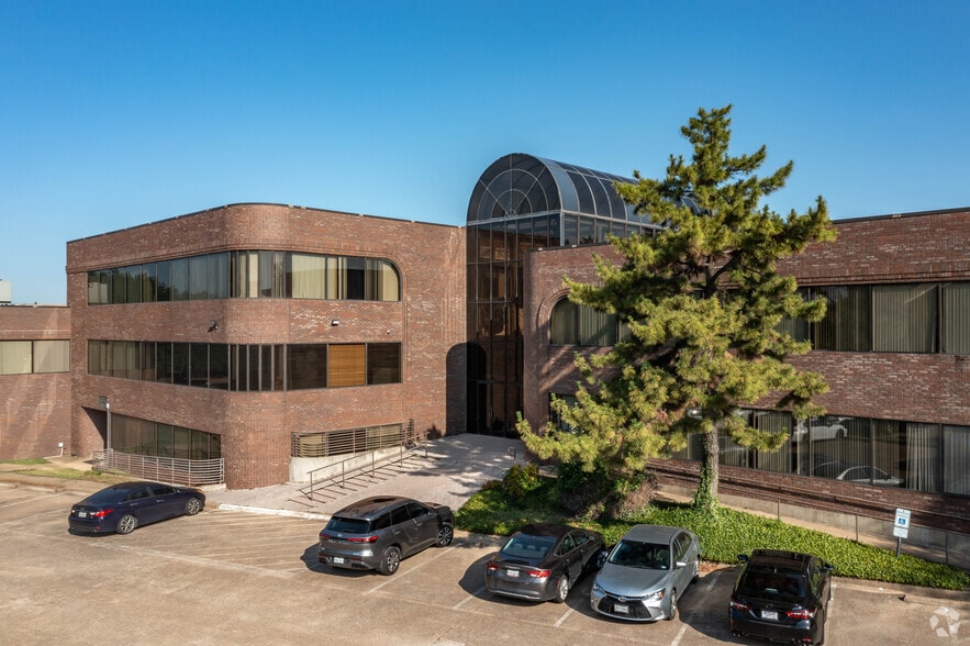 More Photos Of 310 E Interstate 30, Garland Office For Sale