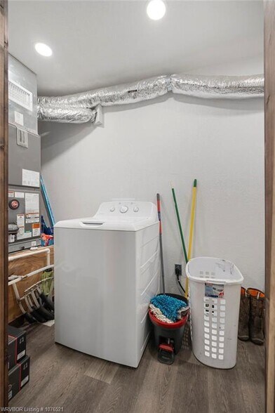 More Photos Of 209 S Broadway St, Stigler Flex For Sale