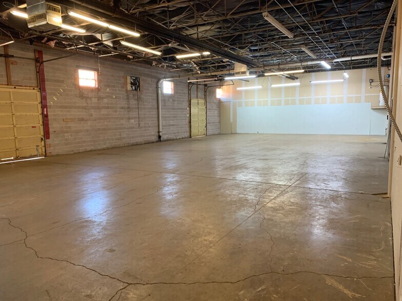More Photos Of 163 Oak Lawn Ave, Dallas Showroom For Lease
