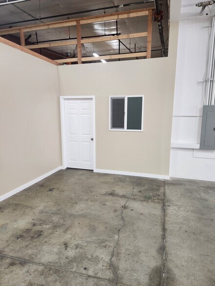More Photos Of 11811 Upham St, Broomfield Warehouse For Lease