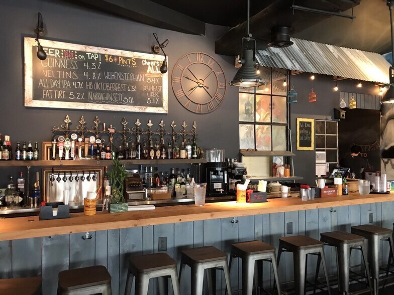 More Photos Of 27102 - 27120 Union Tpke, New Hyde Park Restaurant For Lease